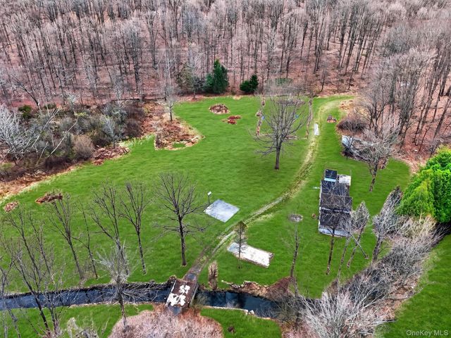 196 Vineyard Avenue, Highland, NY 12528