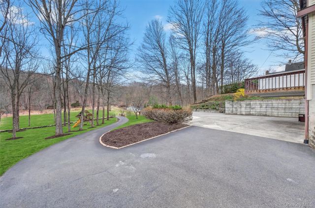 196 Vineyard Avenue, Highland, NY 12528