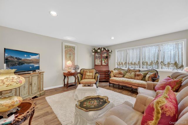 196 Vineyard Avenue, Highland, NY 12528