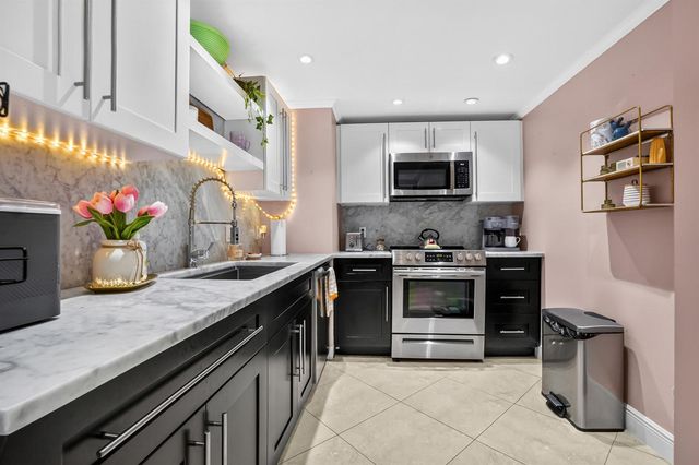 5600 N Flagler Drive 1106, West Palm Beach, FL 33407