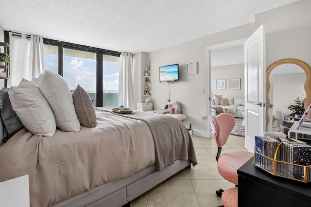 5600 N Flagler Drive 1106, West Palm Beach, FL 33407