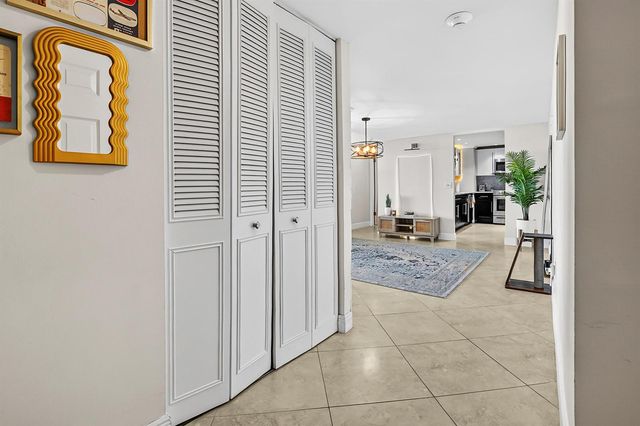 5600 N Flagler Drive 1106, West Palm Beach, FL 33407