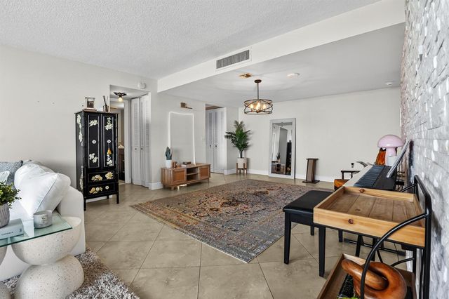 5600 N Flagler Drive 1106, West Palm Beach, FL 33407