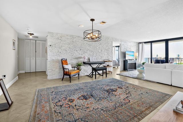 5600 N Flagler Drive 1106, West Palm Beach, FL 33407