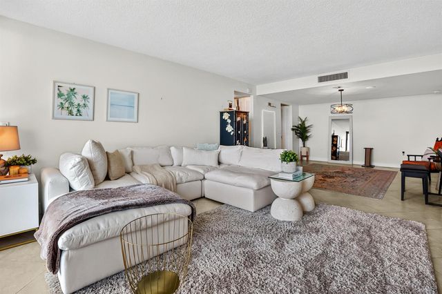 5600 N Flagler Drive 1106, West Palm Beach, FL 33407