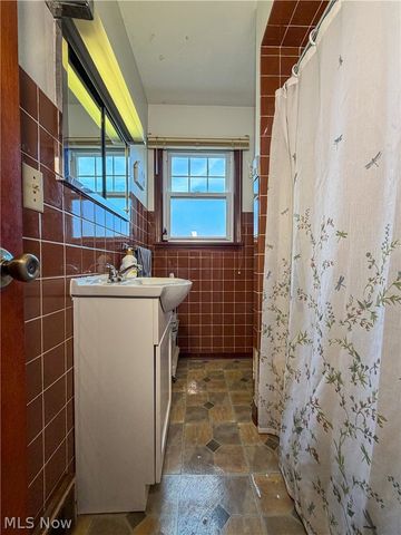 3161 Kingston Lane, Youngstown, OH 44511