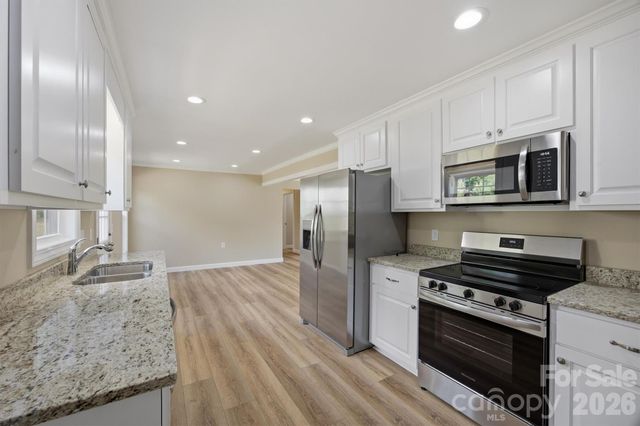 4915 S T Clark Road, Morganton, NC 28655