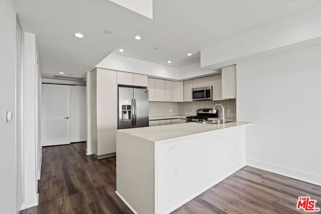 1233 Westgate 403, Los Angeles, CA 90025