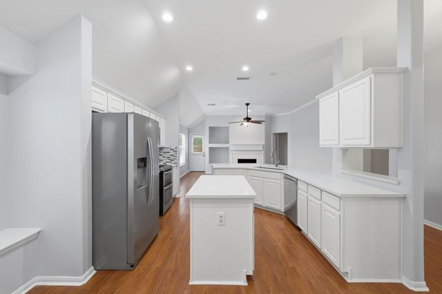 18 Mulberry Glen Place, The Woodlands, TX 77382