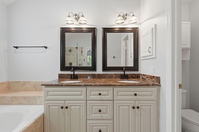 18 Mulberry Glen Place, The Woodlands, TX 77382