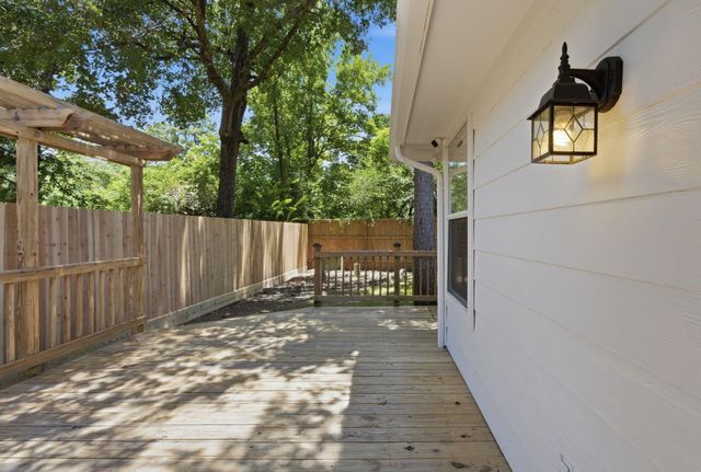18 Mulberry Glen Place, The Woodlands, TX 77382