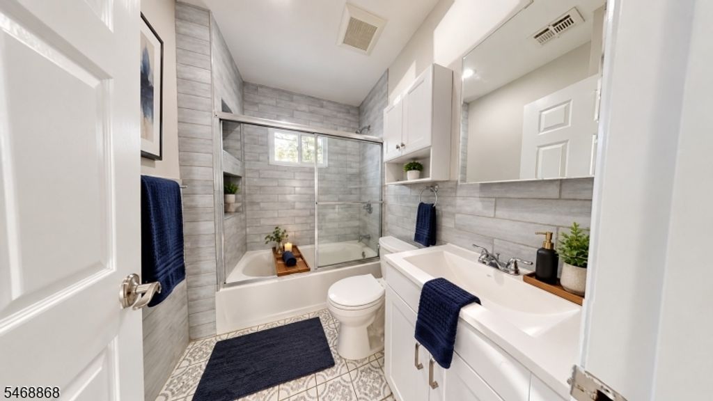 136 W Colfax Ave, Roselle Park Boro, NJ 07204 — photo 3