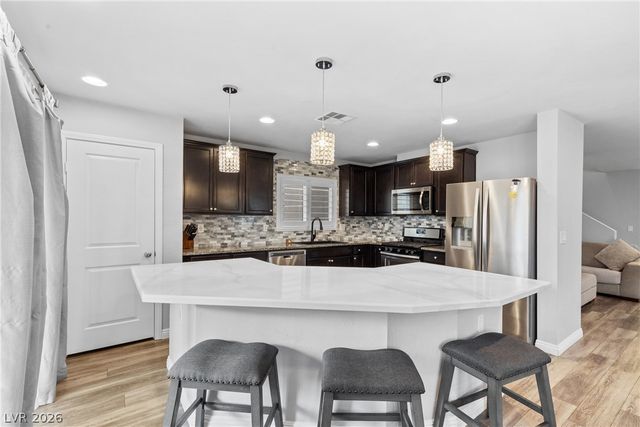 9221 Valley Betica Avenue, Las Vegas, NV 89148