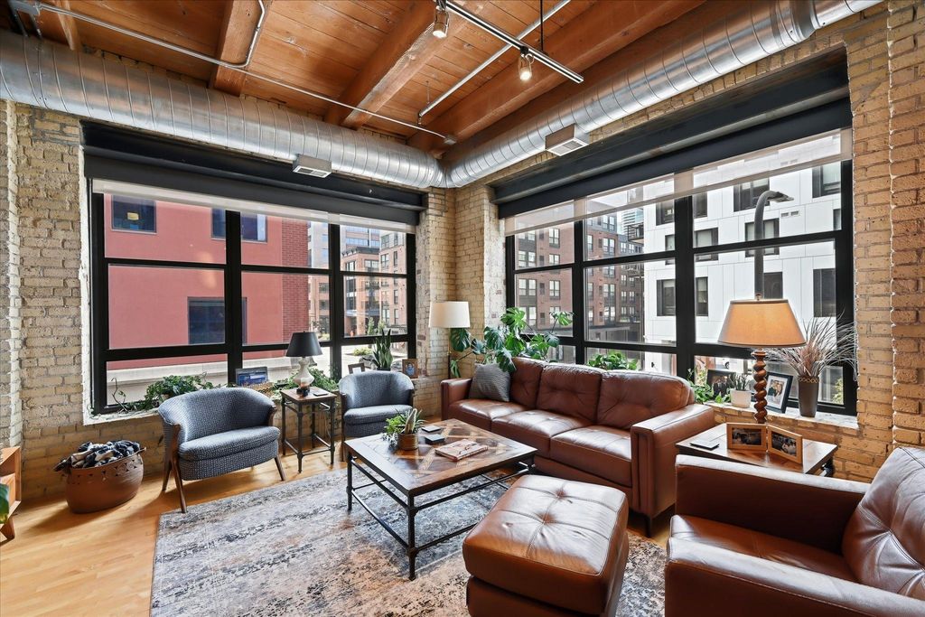 607 Washington Avenue S 202, Minneapolis, MN 55415 — exterior