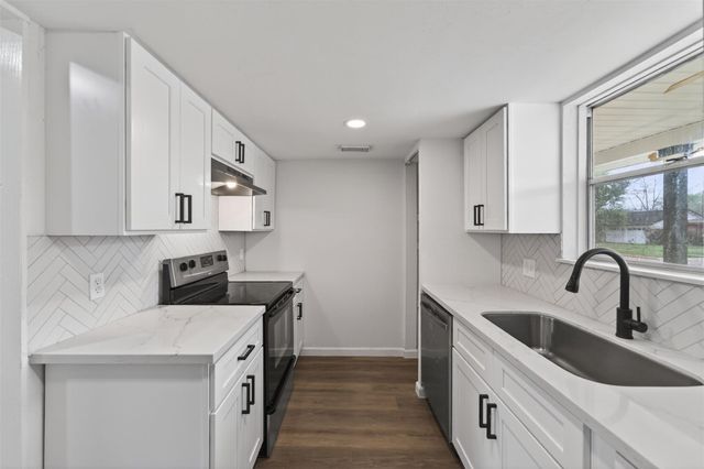 9931 Old Orchard Road, La Porte, TX 77571