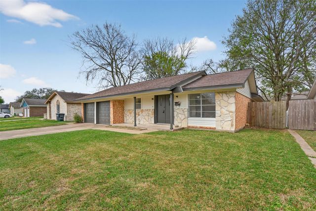 9931 Old Orchard Road, La Porte, TX 77571