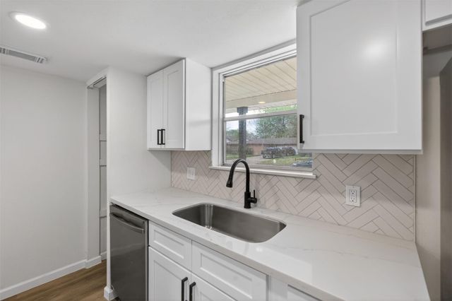 9931 Old Orchard Road, La Porte, TX 77571