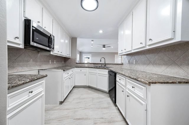 7308 Avenue R, Galveston, TX 77551