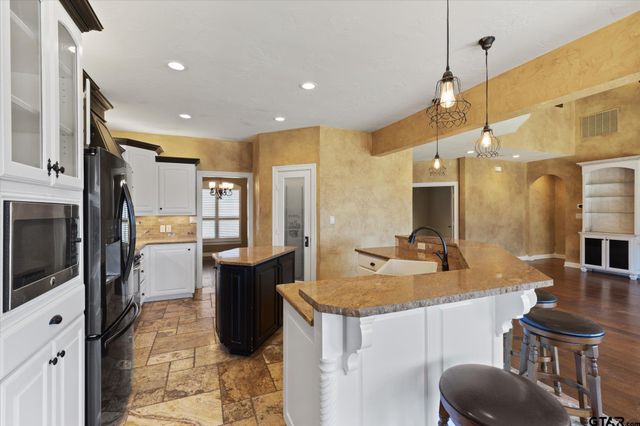 770 Dennard St., Longview, TX 75605