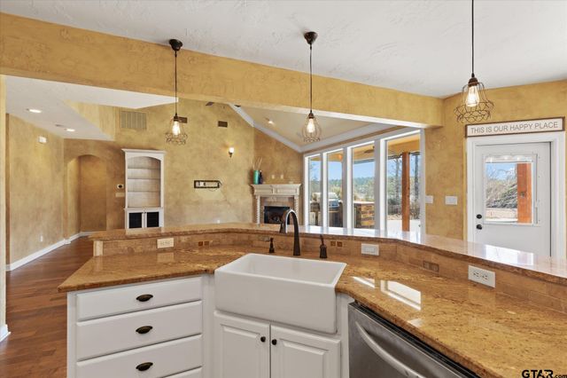 770 Dennard St., Longview, TX 75605