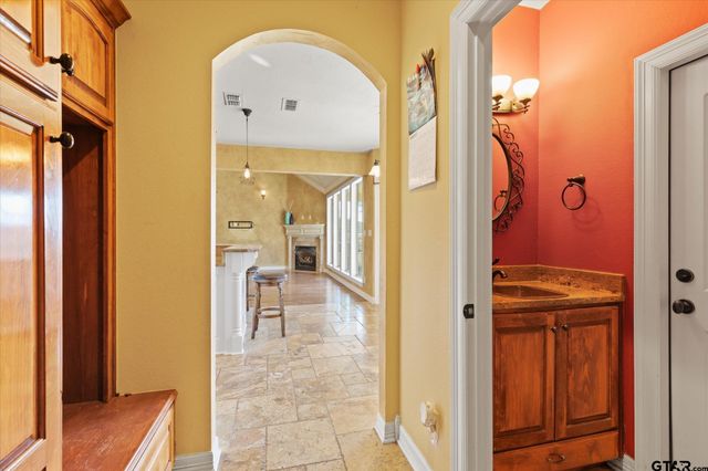 770 Dennard St., Longview, TX 75605