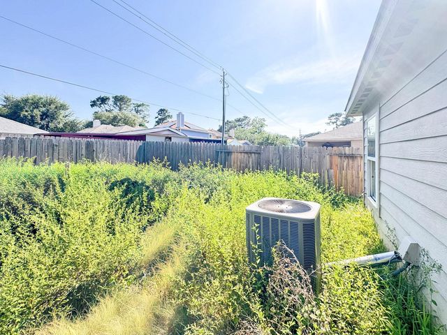 13318 Pine Tree Forest Trail, Houston, TX 77049