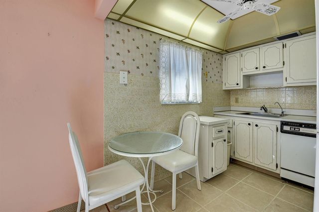 325 Saxony G, Delray Beach, FL 33446