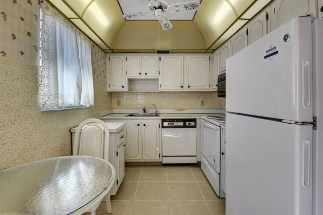 325 Saxony G, Delray Beach, FL 33446
