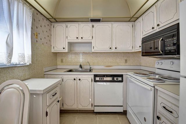 325 Saxony G, Delray Beach, FL 33446