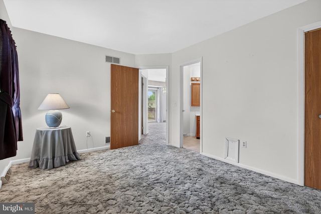 342 LARKIN DR, Red Lion, PA 17356
