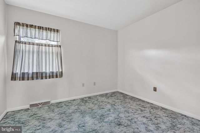 342 LARKIN DR, Red Lion, PA 17356