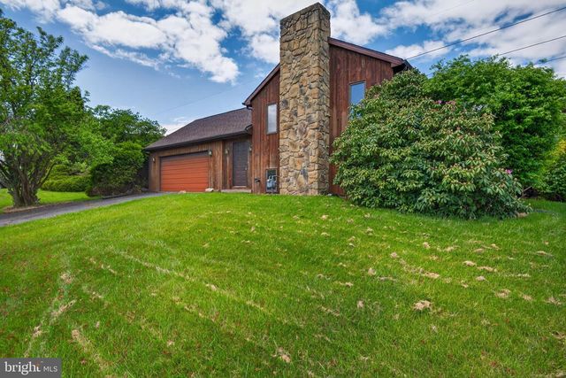 342 LARKIN DR, Red Lion, PA 17356