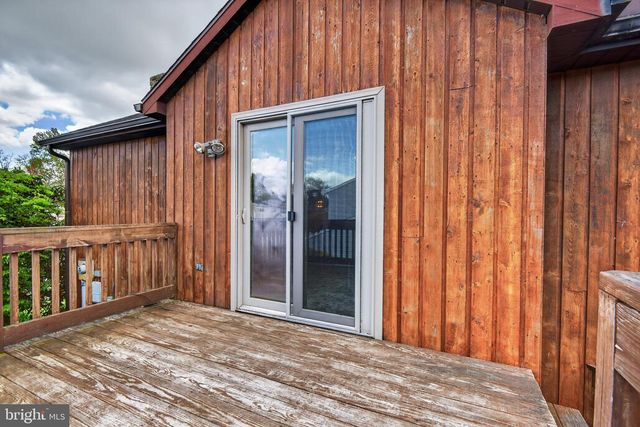 342 LARKIN DR, Red Lion, PA 17356
