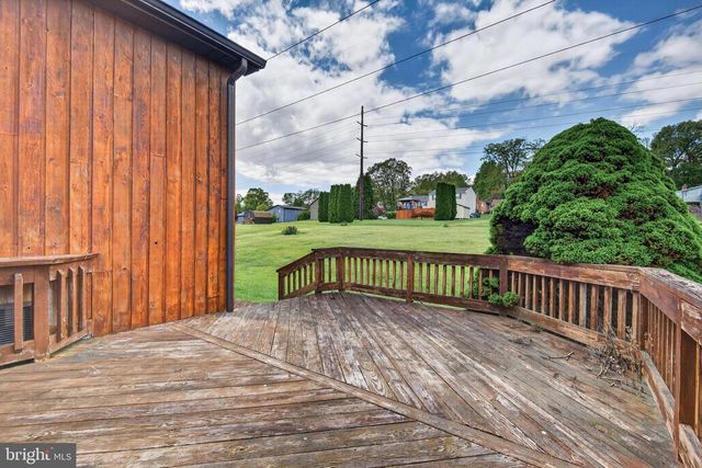 342 LARKIN DR, Red Lion, PA 17356