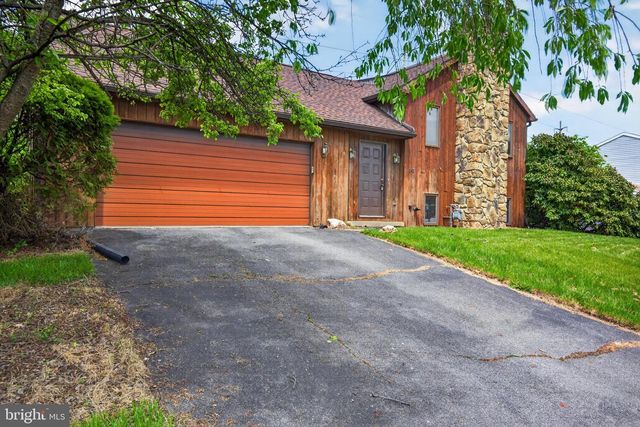 342 LARKIN DR, Red Lion, PA 17356