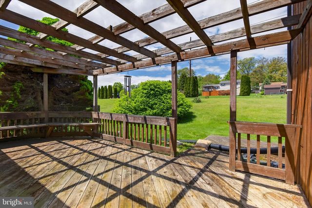 342 LARKIN DR, Red Lion, PA 17356