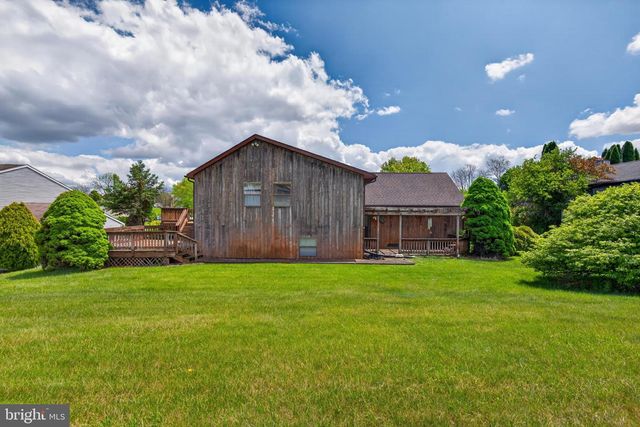 342 LARKIN DR, Red Lion, PA 17356