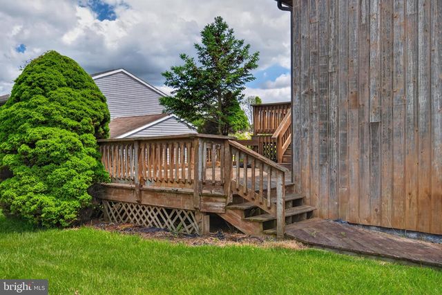 342 LARKIN DR, Red Lion, PA 17356