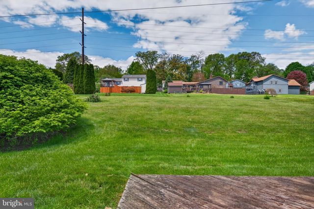 342 LARKIN DR, Red Lion, PA 17356