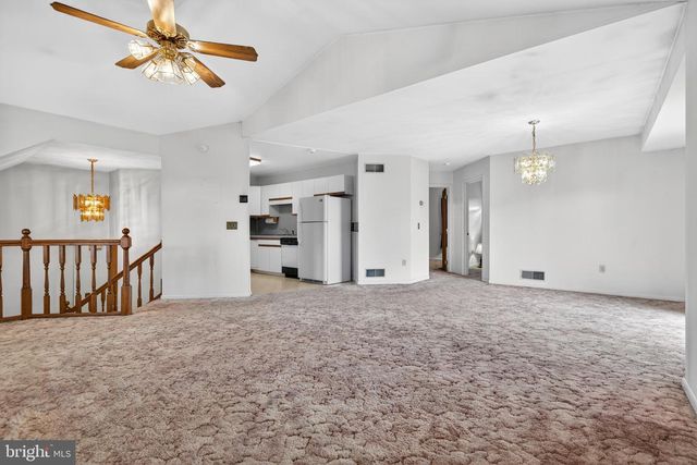 342 LARKIN DR, Red Lion, PA 17356