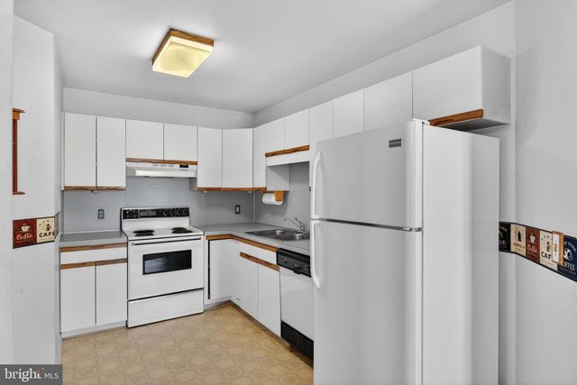 342 LARKIN DR, Red Lion, PA 17356