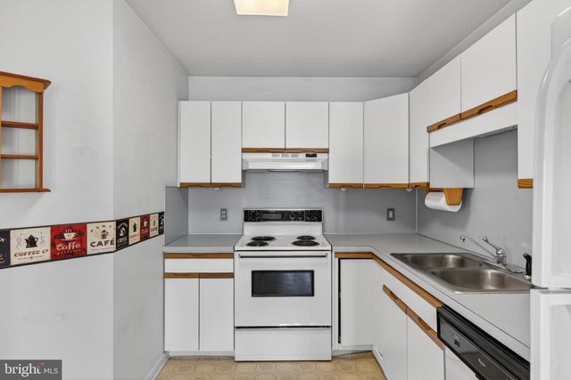 342 LARKIN DR, Red Lion, PA 17356