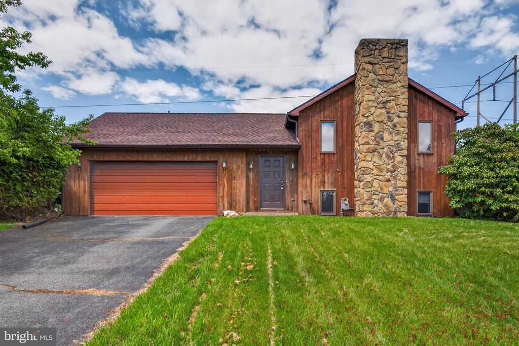 342 LARKIN DR, Red Lion, PA 17356