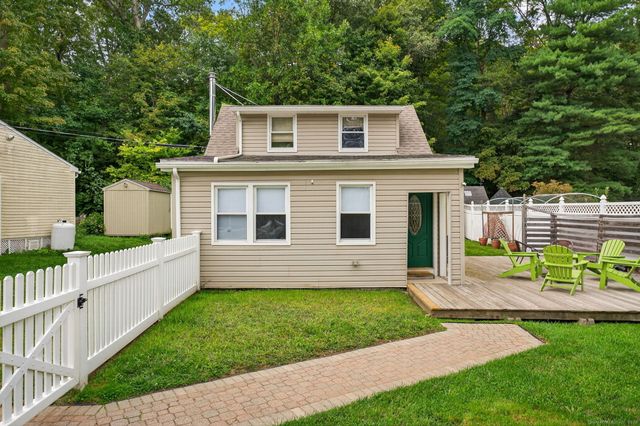 16 West Street, East Hampton, CT 06424