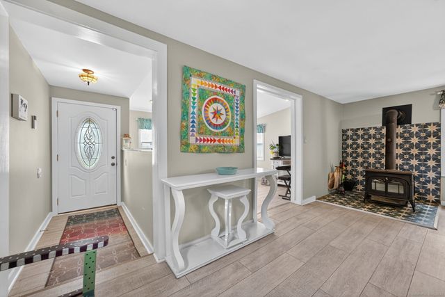 16 West Street, East Hampton, CT 06424