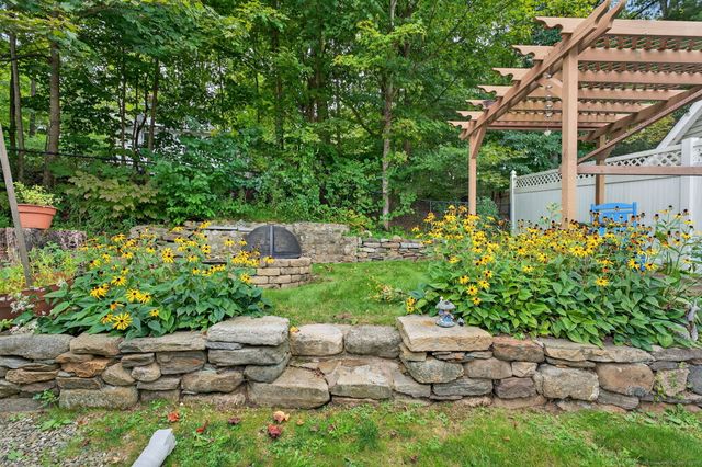 16 West Street, East Hampton, CT 06424