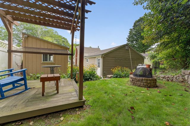 16 West Street, East Hampton, CT 06424