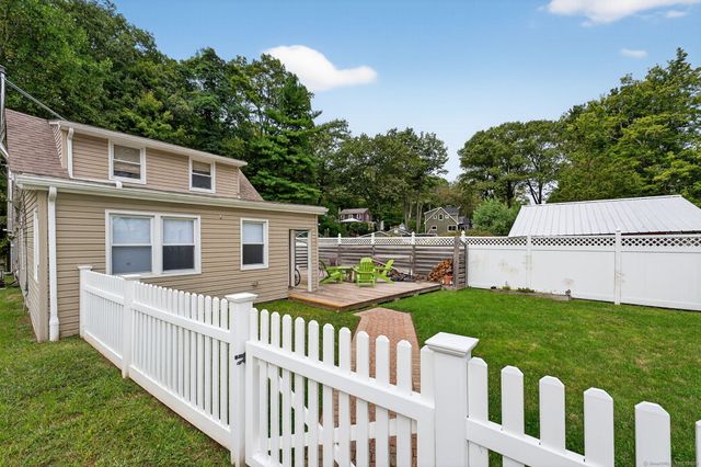 16 West Street, East Hampton, CT 06424