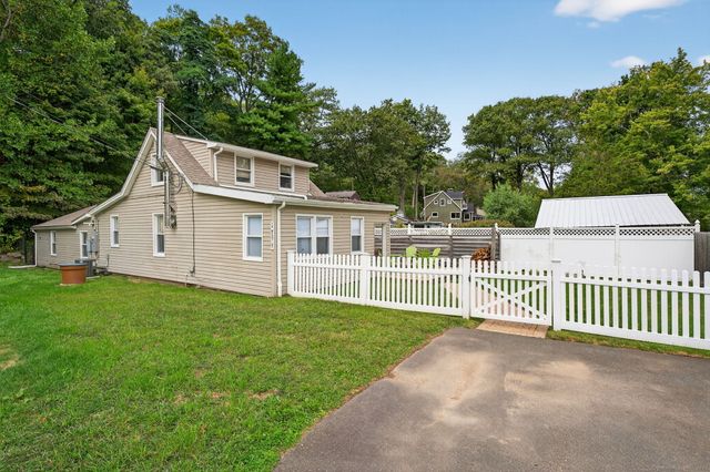 16 West Street, East Hampton, CT 06424