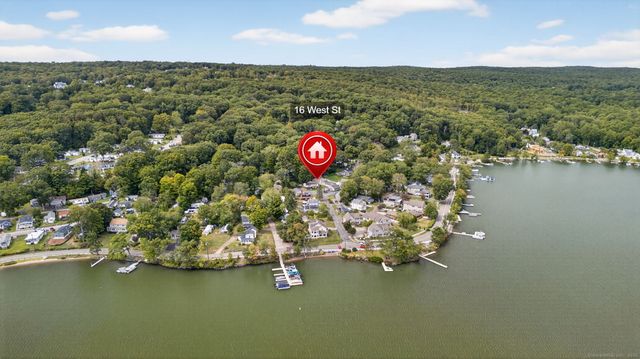 16 West Street, East Hampton, CT 06424